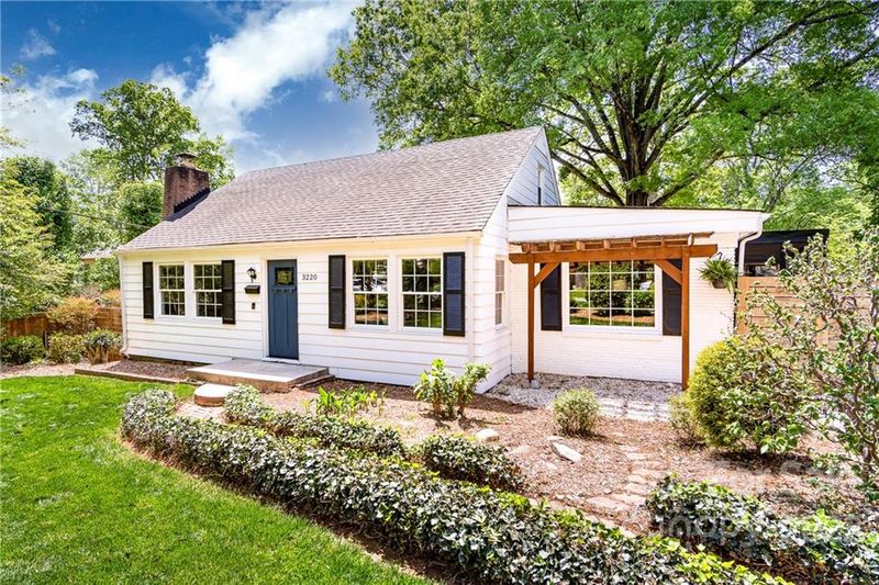 3220 Barnhill Dr, Charlotte, NC 28205