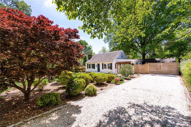 3220 Barnhill Dr, Charlotte, NC 28205