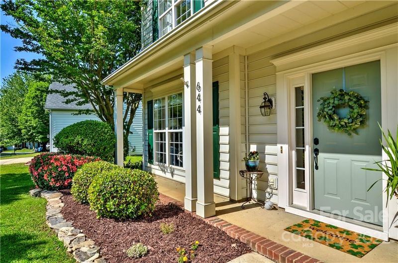 644 Clearbrook Rd, Matthews, NC 28105