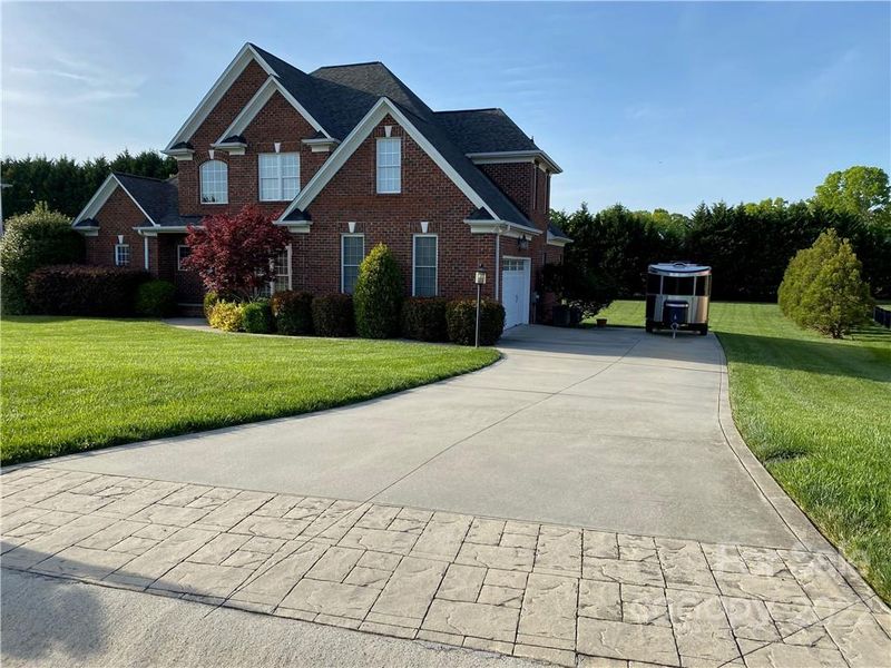 1017 Creekwalk Dr, Stanley, NC 28164