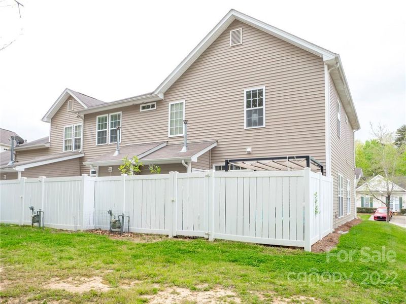 8259 Carob Tree Ln, Charlotte, NC 28215
