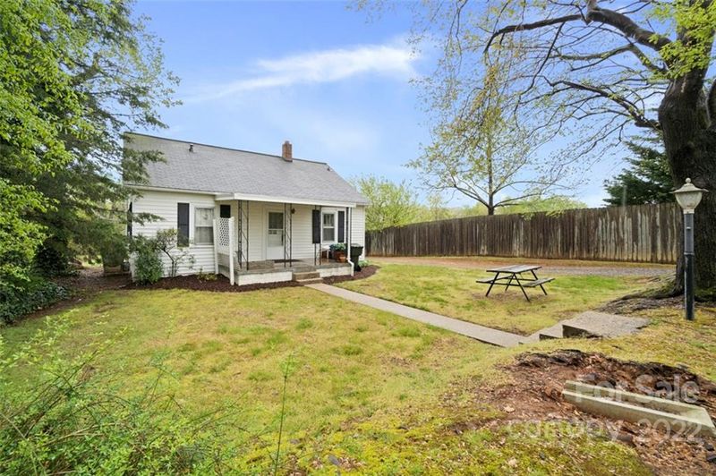 412 17th St NW, Hickory, NC 28601