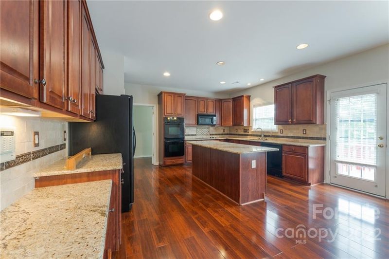 7895 Foxcroft Ln, Charlotte, NC 28213