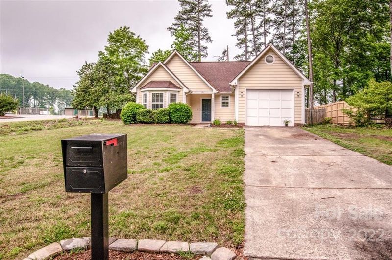 171 Valleybrook Dr, Denver, NC 28037