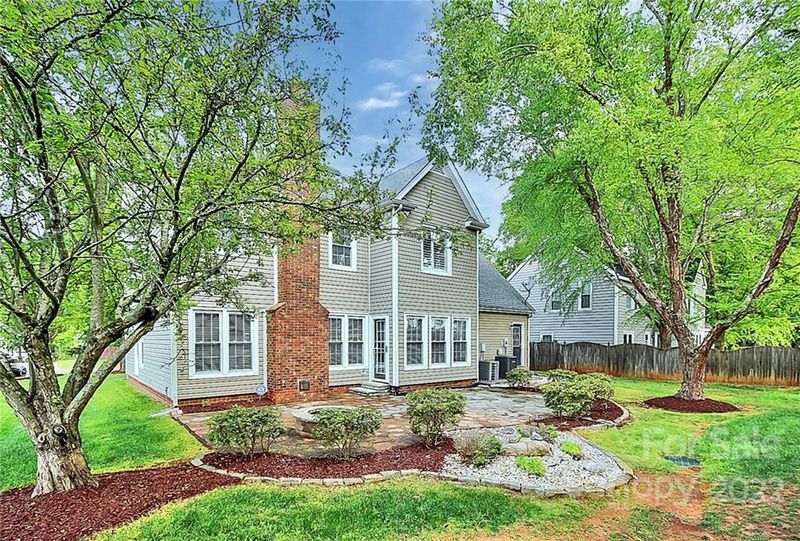 2733 Edgebrook Cir, Matthews, NC 28105