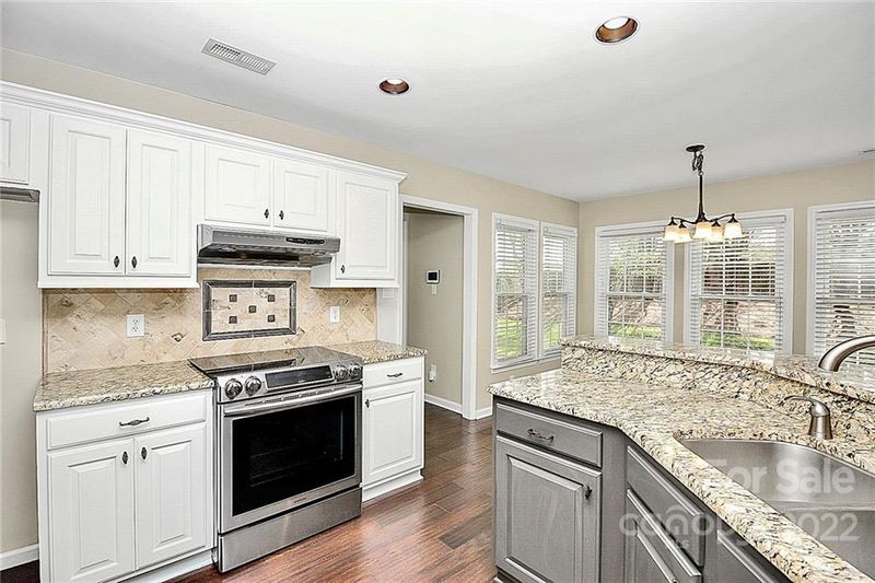 2733 Edgebrook Cir, Matthews, NC 28105