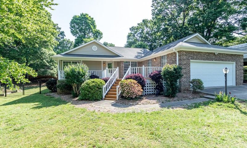 604 Willow Ln, Harrisburg, NC 28075