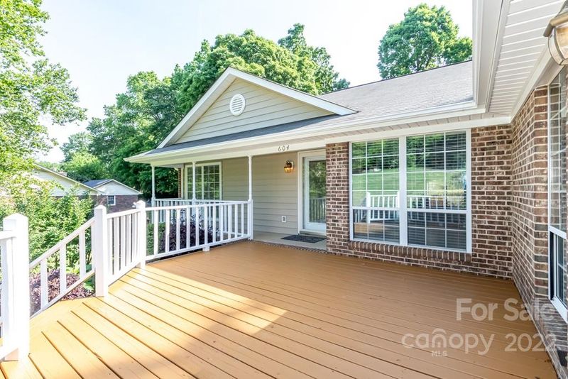 604 Willow Ln, Harrisburg, NC 28075