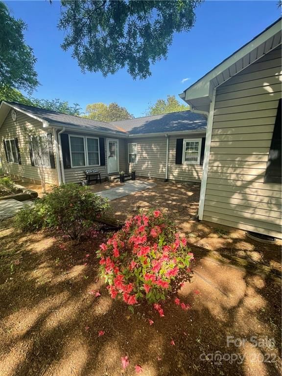 679 Sunderland Rd, Concord, NC 28027