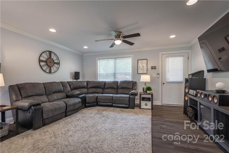 1966 Crown Dr, Conover, NC 28613