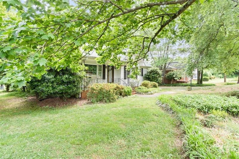 2216 Rama Rd, Charlotte, NC 28212