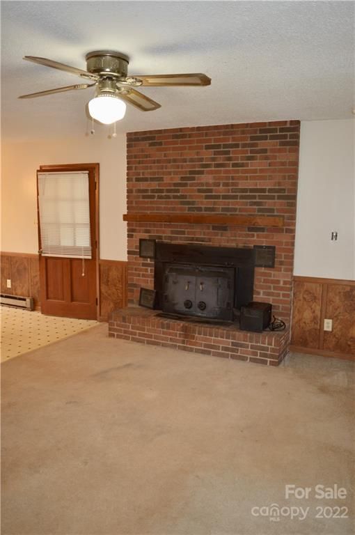 160 E Edison Dr, Statesville, NC 28625