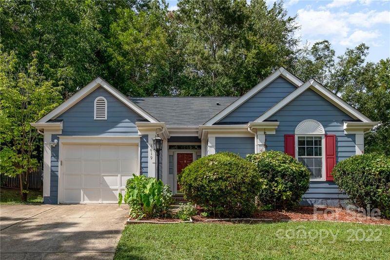 8619 Lockerbie Ln, Charlotte, NC 28215