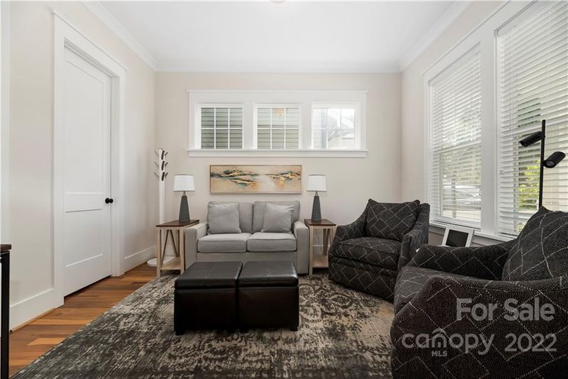 910 Richland Dr, Charlotte, NC 28211
