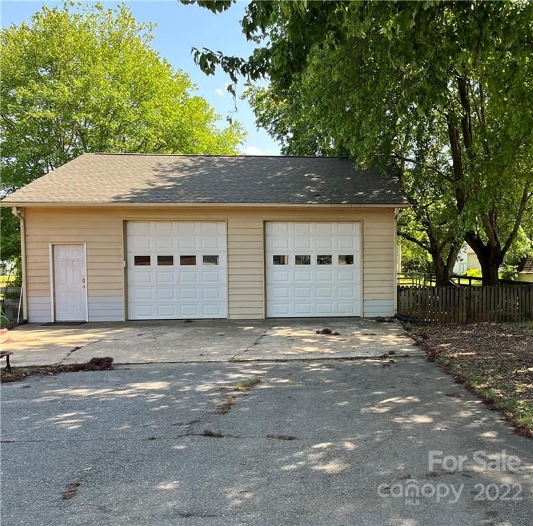 13430 Idlewild Rd, Matthews, NC 28105