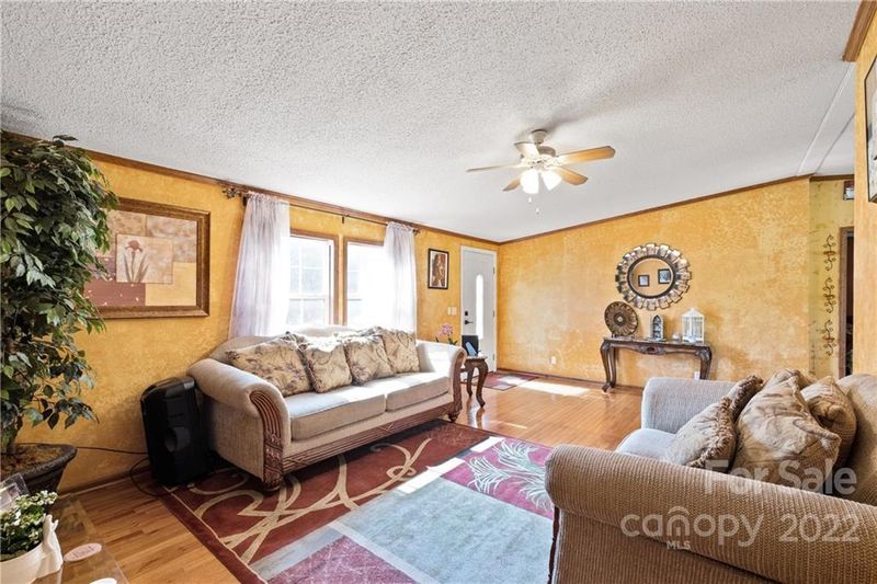 1033 Heather Glen Dr, Catawba, NC 28609