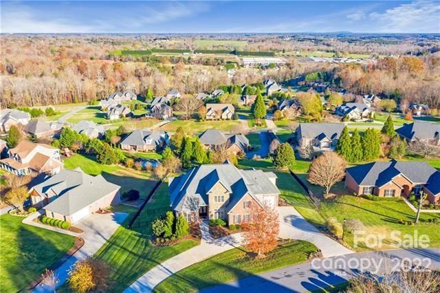 6190 Dwayne Starnes Dr, Hickory, NC 28602