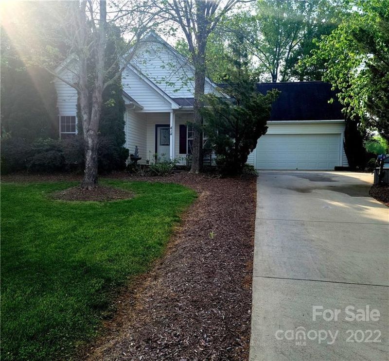 414 Summer Ridge Dr, Stanley, NC 28164