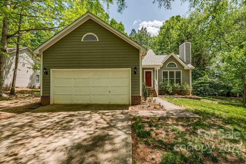 7714 Bridle Ct, Charlotte, NC 28216