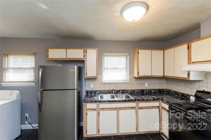900 Peaceful Glen Rd, Charlotte, NC 28273