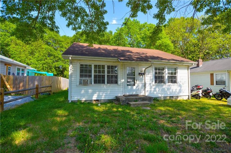 304 College St, Dallas, NC 28034