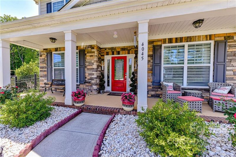 4045 Nottaway Place Dr, Matthews, NC 28105