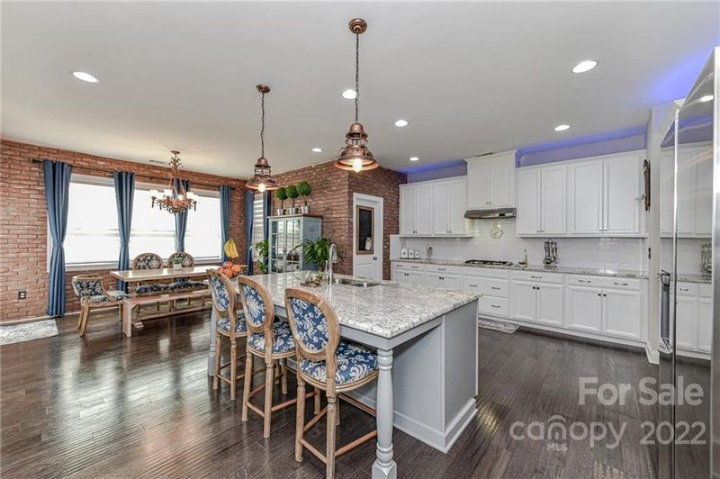4045 Nottaway Place Dr, Matthews, NC 28105