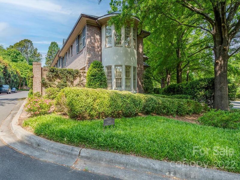 4012 Barclay Downs Dr, Charlotte, NC 28209