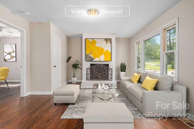 518 E Robinson St, Dallas, NC 28034