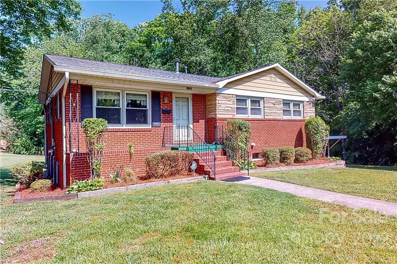 1152 Ranch Rd, Charlotte, NC 28208