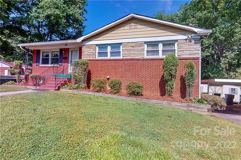1152 Ranch Rd, Charlotte, NC 28208