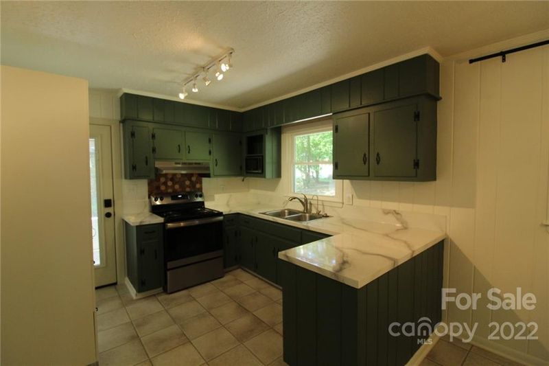 210 Park Rd #16, Mount Holly, NC 28120