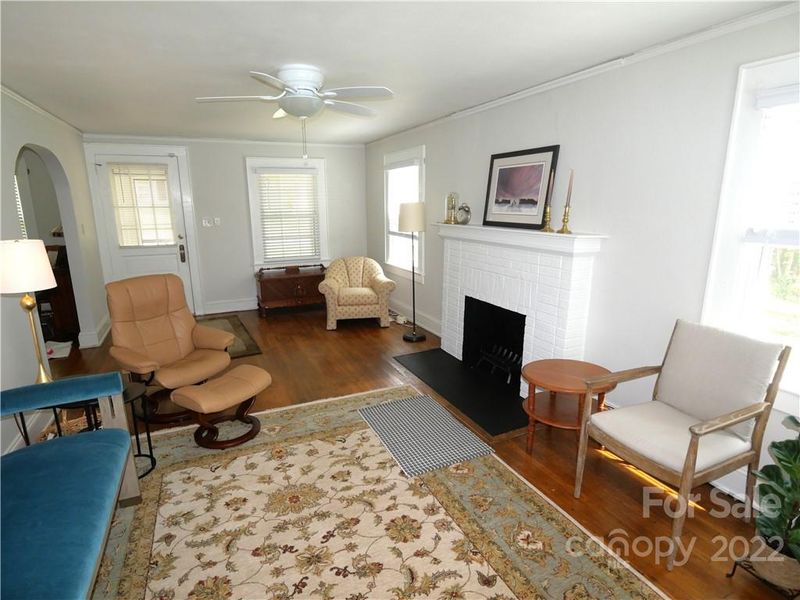 1311 8th St NW, Hickory, NC 28601