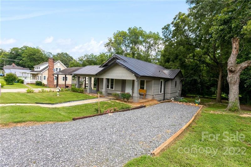 1741 2nd Ave SW, Hickory, NC 28602