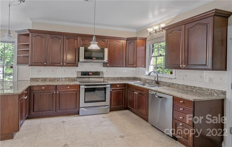 4500 Rosecliff Dr, Charlotte, NC 28277