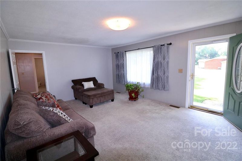 502 W Carpenter St, Dallas, NC 28034