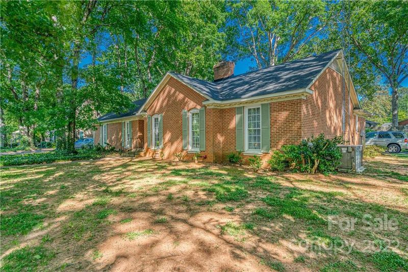 700 Rama Rd, Charlotte, NC 28211