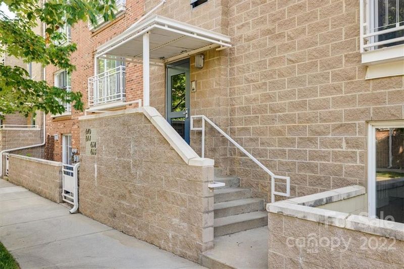 653 Raphael Pl, Charlotte, NC 28205