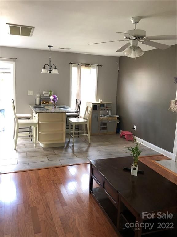 2755 Amber Crest Dr, Gastonia, NC 28052