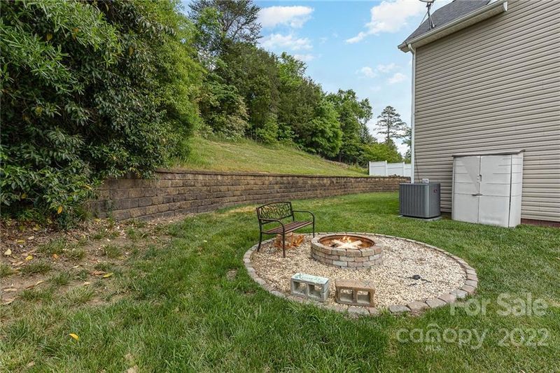 1049 Arrowhead Dr SE, Concord, NC 28025