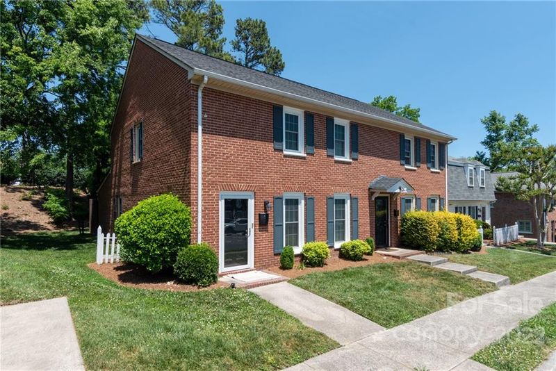 8014 Regent Park Ln, Charlotte, NC 28210