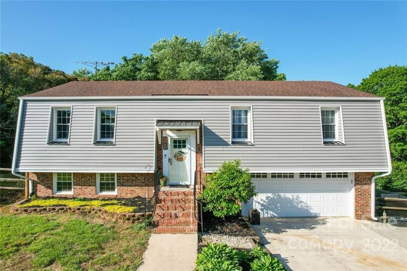 2105 Stallings Rd, Harrisburg, NC 28075