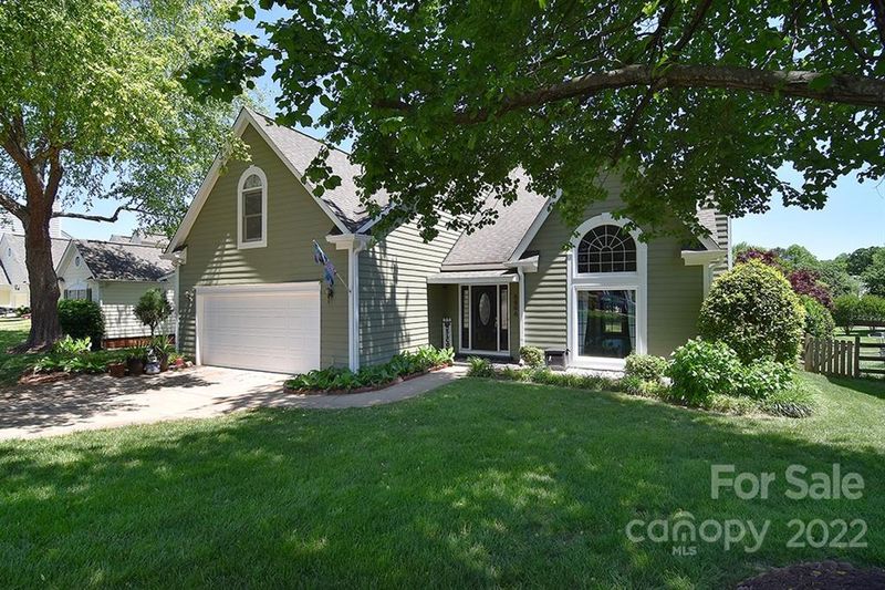 6806 Neuhoff Ln, Charlotte, NC 28269