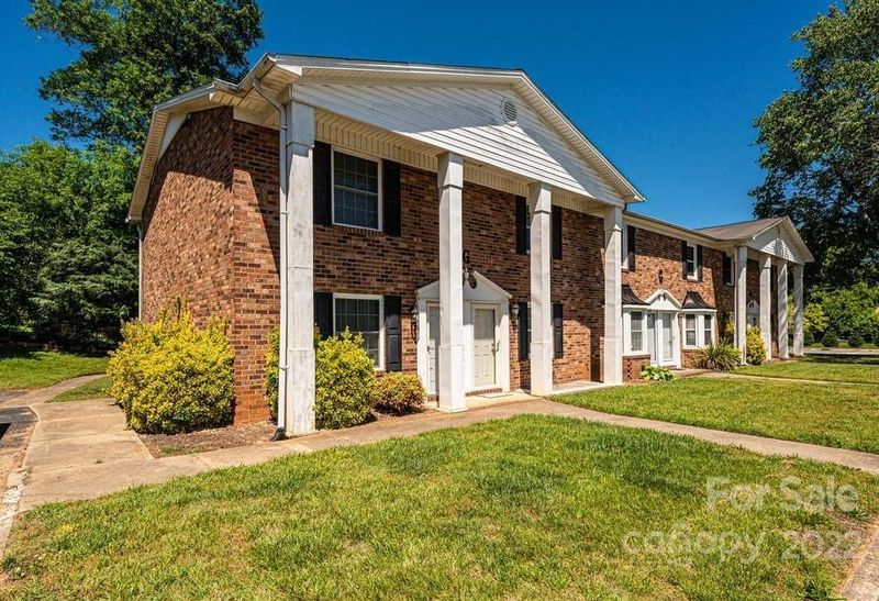 175 17th St NW #G-1, Hickory, NC 28601