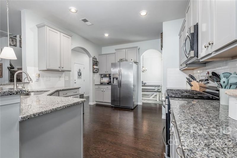 166 Falls Cove Dr, Troutman, NC 28166