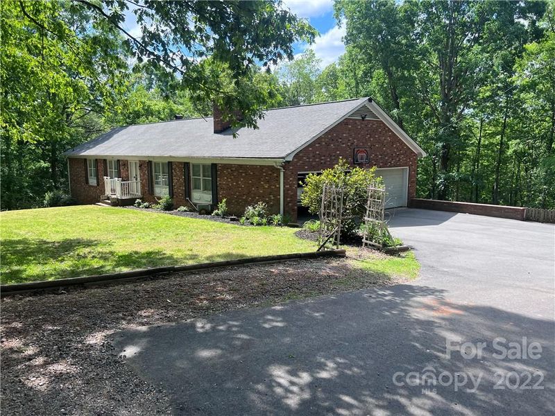 212 Pinewood Dr, Lincolnton, NC 28092