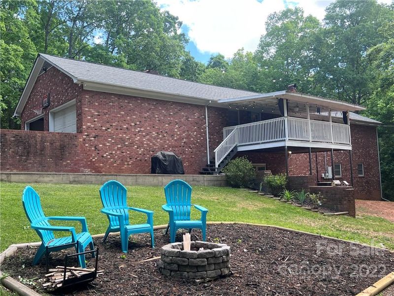 212 Pinewood Dr, Lincolnton, NC 28092