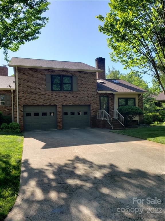 620 6th Street Cir, Conover, NC 28613