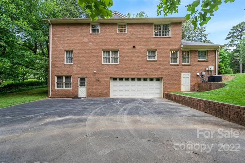 2301 Thornridge Rd, Charlotte, NC 28226