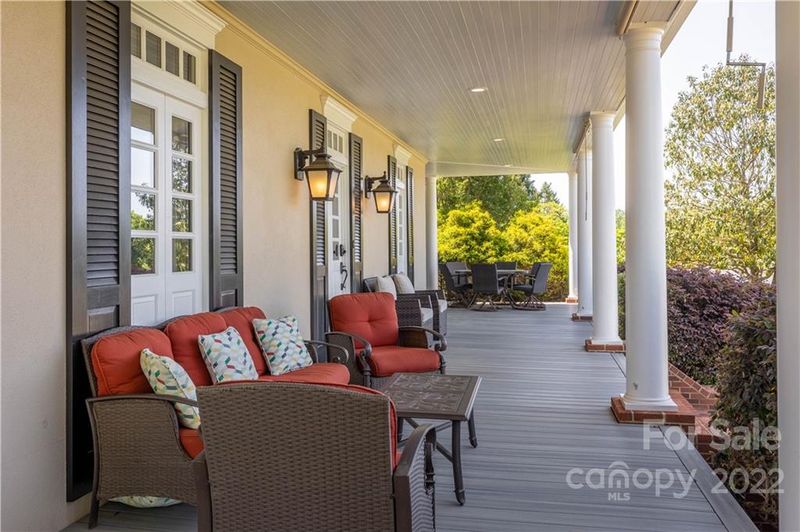 3674 River Rd, Hickory, NC 28602